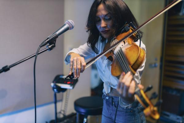 AMANDA SHIRES playing violin in studio